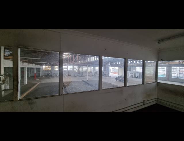 1,727M² WAREHOUSE TO LET IN CONGELLA